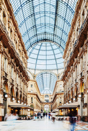 Wandkraft Wanddekoration: Wanddekoration mit eleganten Glasdächern, kunstvollen Bögen und luxuriösem Interieur im Stil der Galleria Vittorio Emanuele in Mailand. für ein stilvolles Interieur