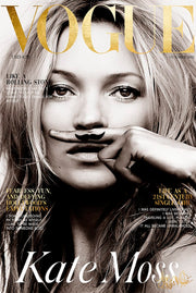 Wandkraft Wanddekoration: Model mit lässigem Haar auf einem Magazincover, stilvolle Wandkunst in Schwarz-Weiß, modern als Wanddekoration. Für ein stilvolles Interieur