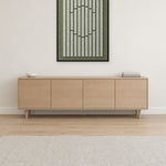 Panneau en feutre Striped Sun Fern avec cadre caisse noir au mur dans un intérieur scandinave