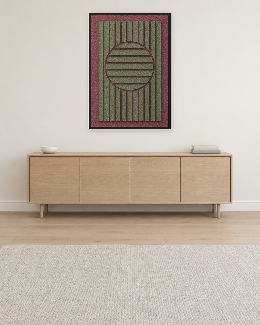 Panneau en feutre Sun Rings Wine avec cadre caisse noir au mur dans un intérieur scandinave