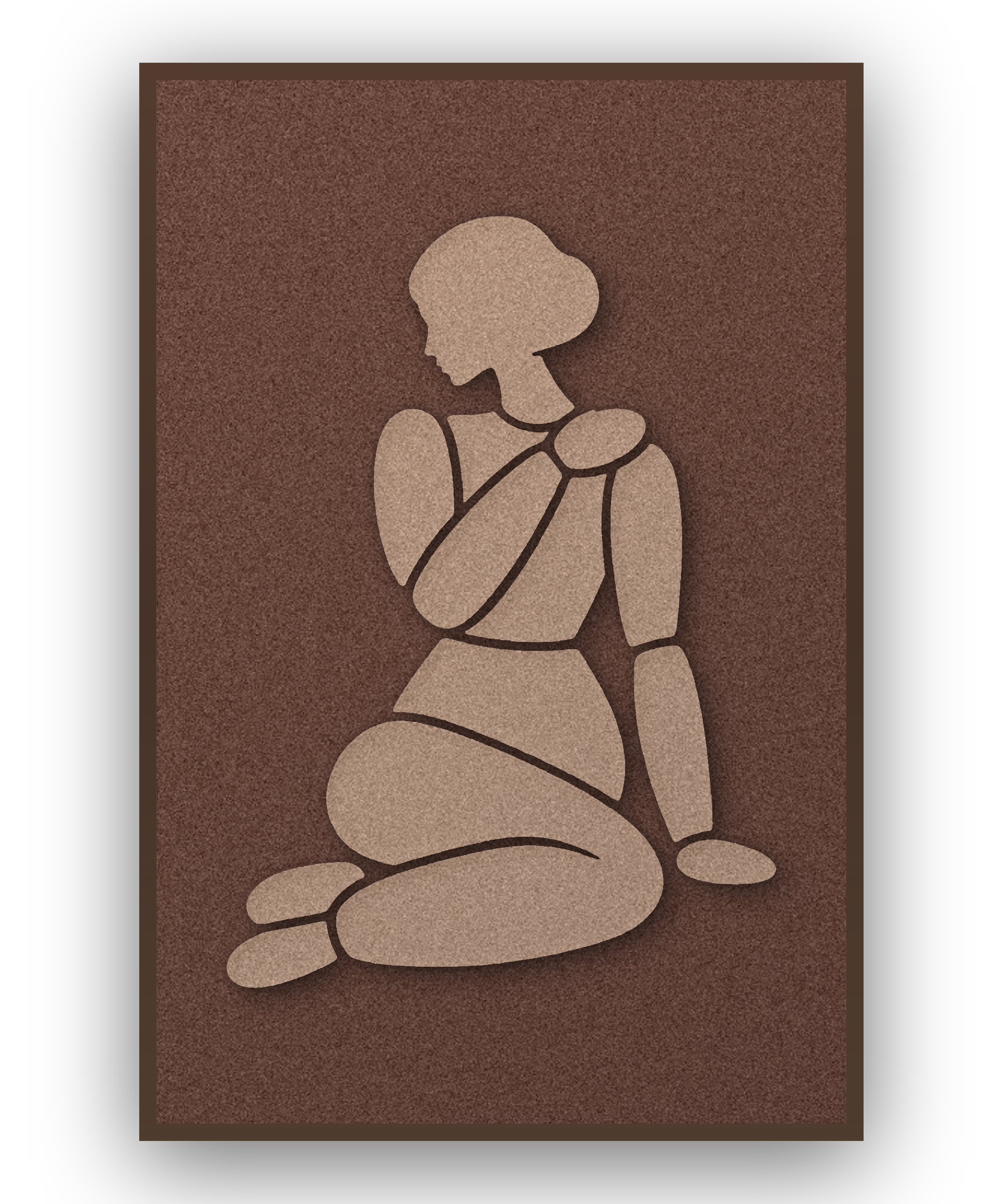 Tender Hold Cappuccino Akustikpaneel aus Filz mit aufgelegter Frauenfigur in Cappuccinobraun auf Kaffeebraun, mit kastanienbraunem Schattenfugenrahmen